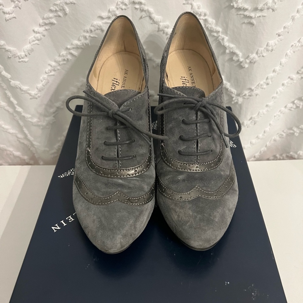 Gray Anne Klein loafer heels with laces